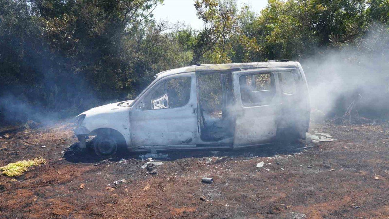 Antalya’da çıkan yangında alevler arasında kaldılar