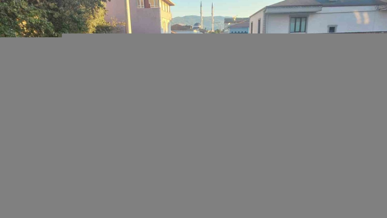 Körfez’de 2 mahalleye 210 ton sıcak asfalt