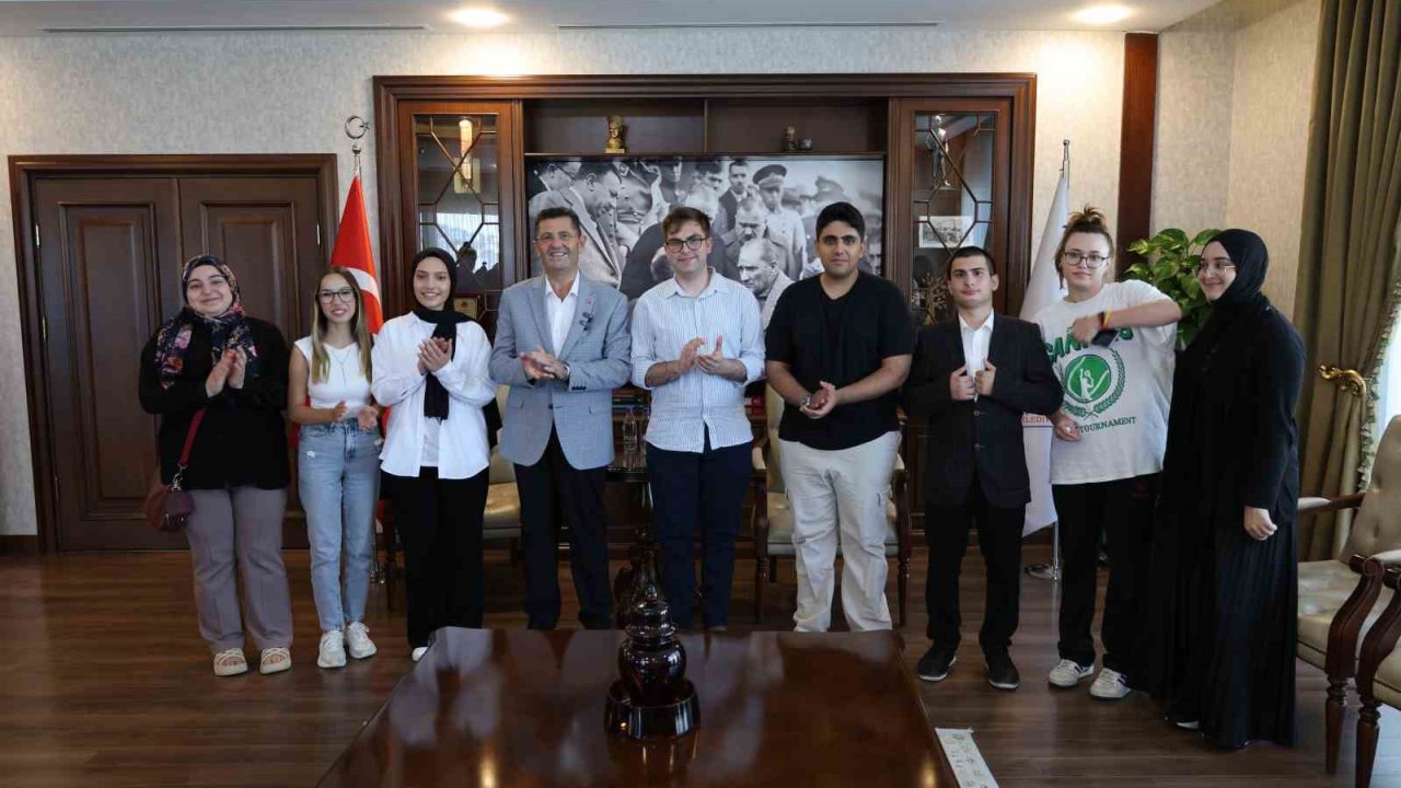 Şampiyonlardan Çekmeköy Belediye Başkanı’na ziyaret