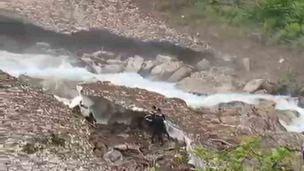 Rize’de Galer Düzü Yaylası’nda kar kütlesi çöktü: Bir kişi aranıyor