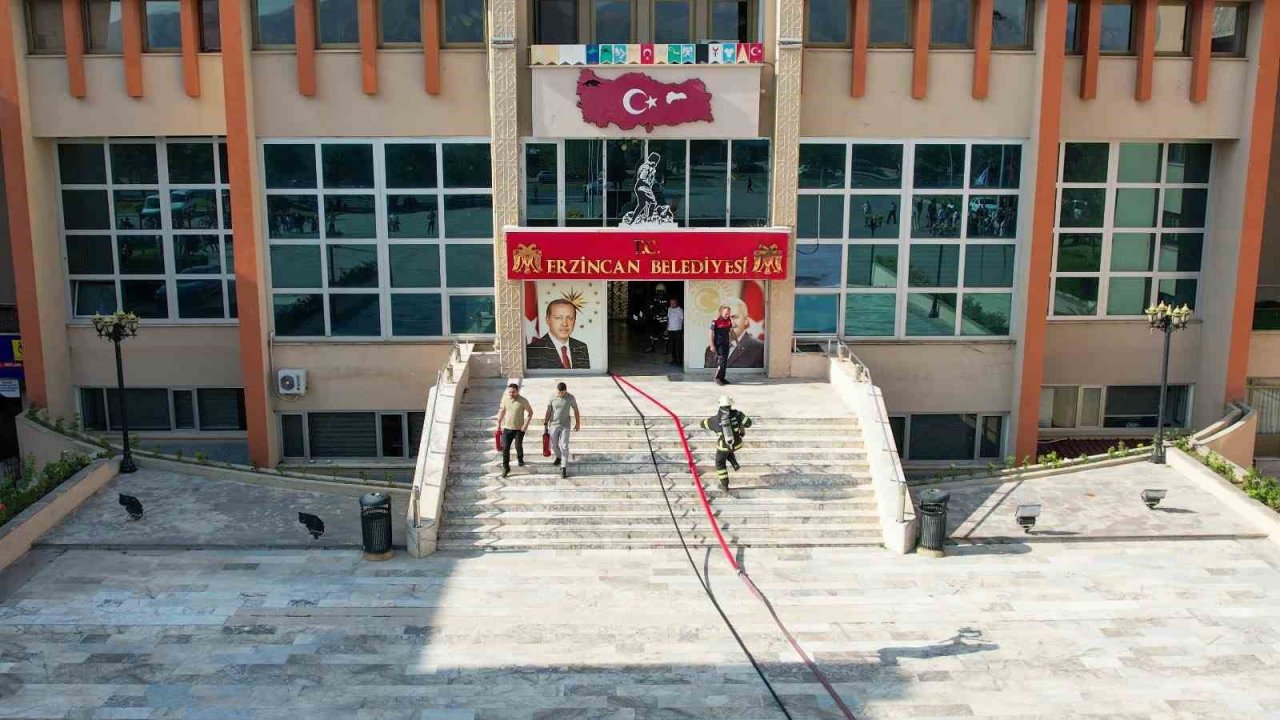Erzincan’da gerçeği aratmayan yangın tatbikatı yapıldı
