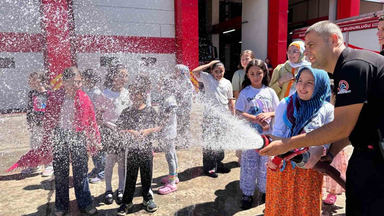 Yaz kulübü öğrencileri itfaiyeye gezdi