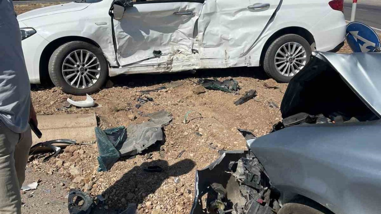 Bingöl’de otomobiller çarpıştı: 2 yaralı