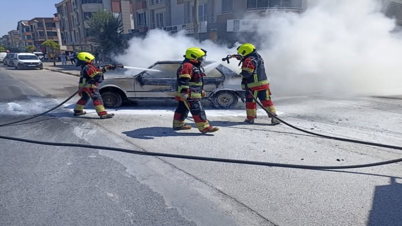 Balıkesir’de LPG’li TOFAŞ marka araç yol ortasında yandı