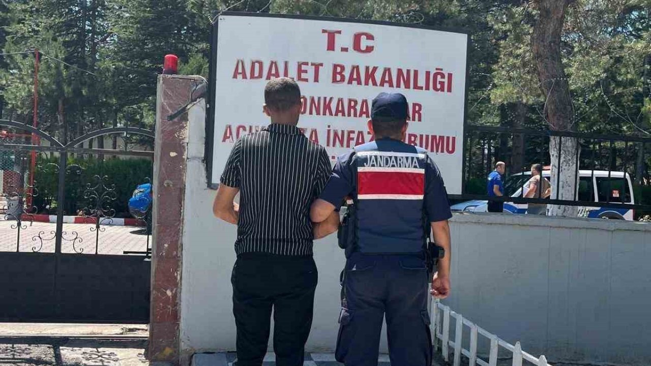 Uyuşturucu ticareti suçundan aranan şahsı jandarma yakaladı
