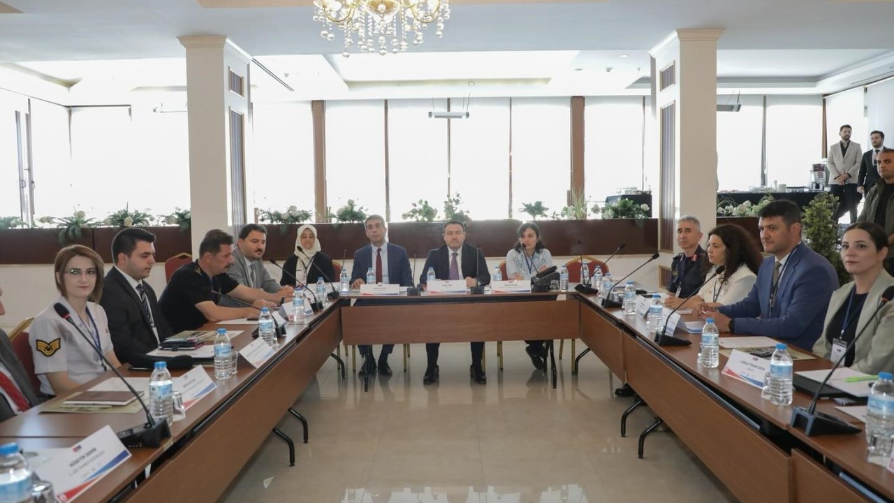 Vali Musa Işın, ’Koruyucu Aile Sisteminin Güçlendirilmesi Toplantısı’na katıldı