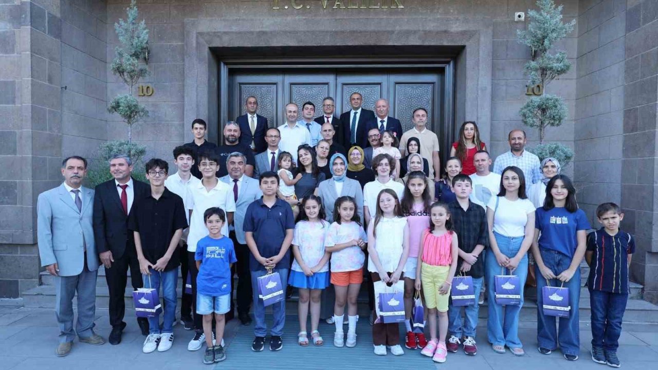 Vali Yiğitbaşı derece yapan öğrencileri konuk etti