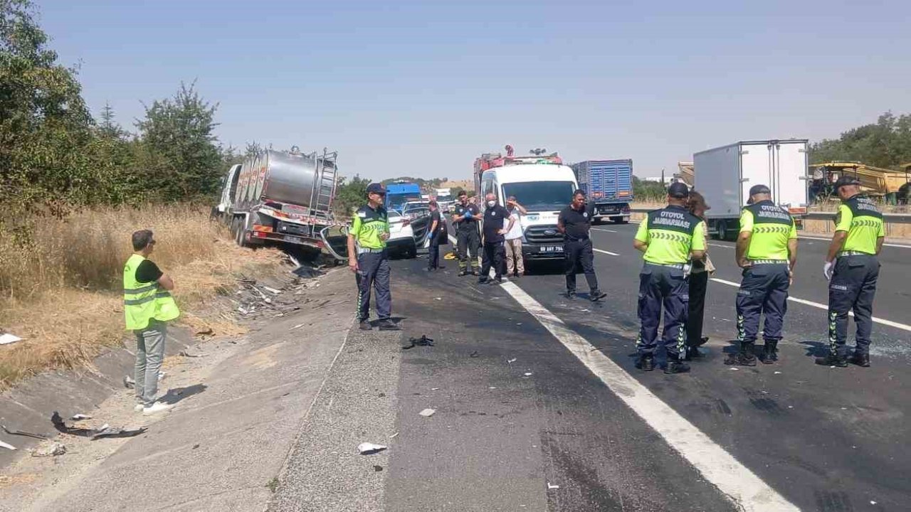 Tekirdağ’da süt kamyonu ile otomobil çarpıştı: 4 kişi hayatını kaybetti