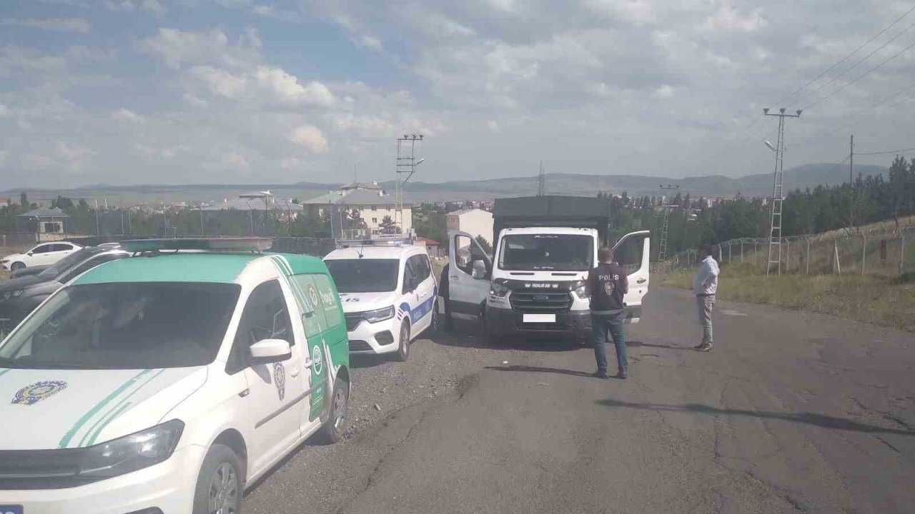 Kars’ta polis uygulamaları devam ediyor