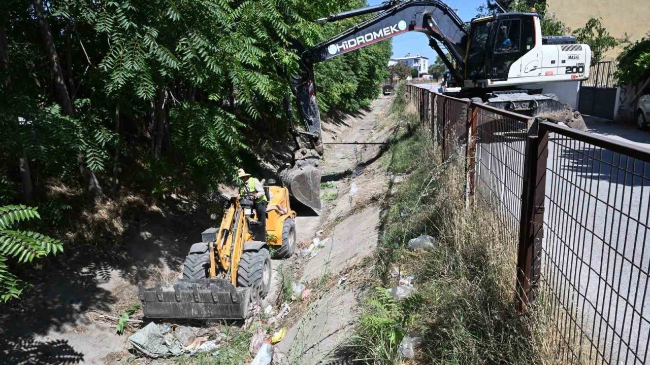 Fevzi Çakmak Mahallesi’nde sulama kanalları temizlendi