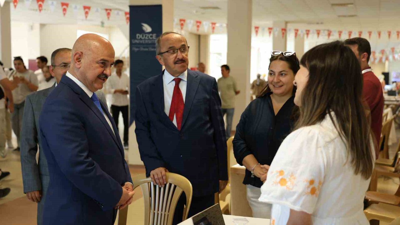Düzce Üniversitesi tanıtım günleriyle aday öğrencileri geleceğe hazırlıyor