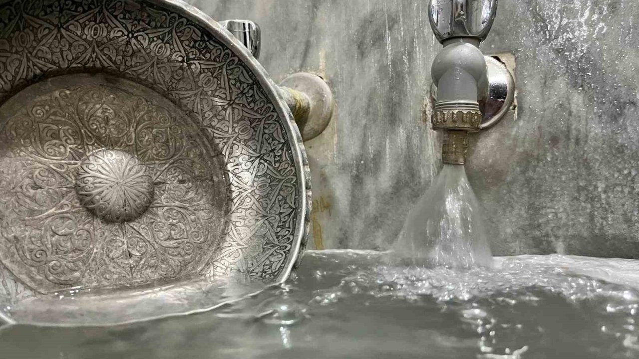 Söke’nin tarihi hamamı yıllara meydan okuyor