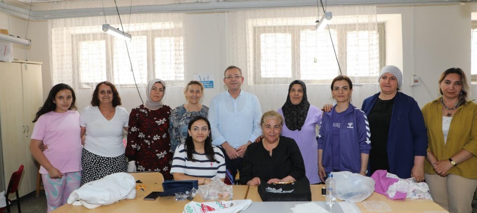 Vali Ziya Polat, Halk Eğitim Merkezi'ndeki Kursiyerlerle Buluştu