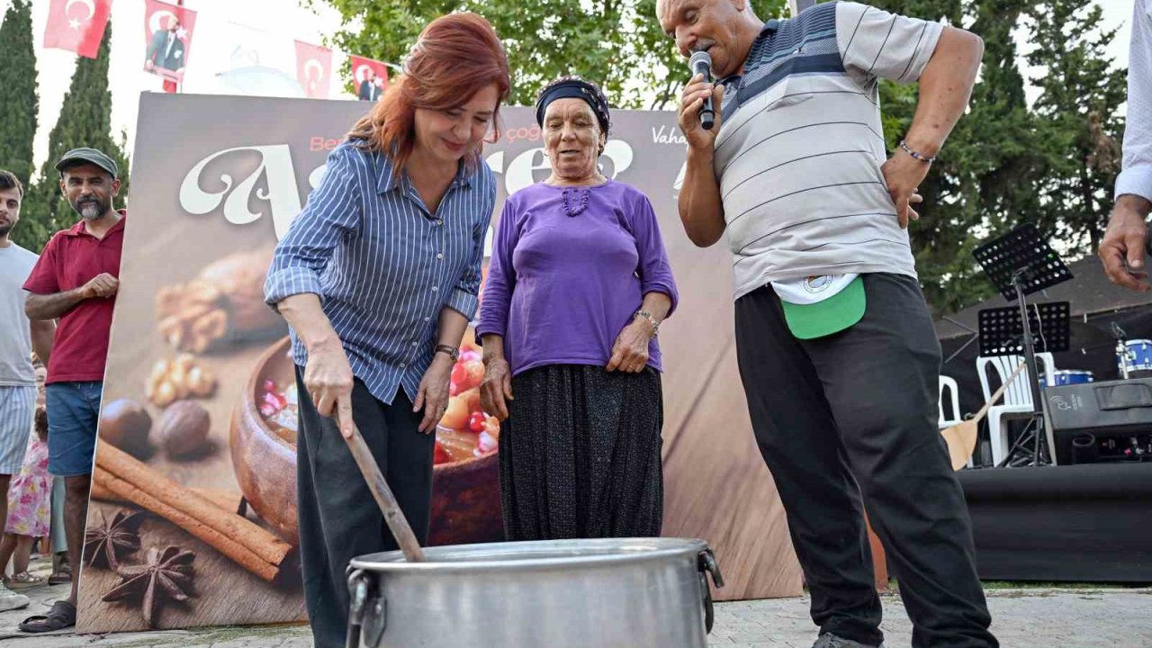 Mersin’de kadınlar geleneksel aşure etkinliğinde bir araya geldi