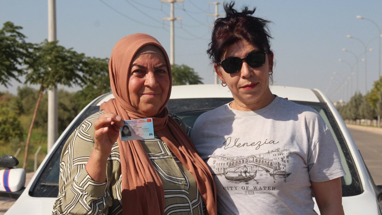 Torununu sınava götürdü, kendisi ehliyet sahibi oldu