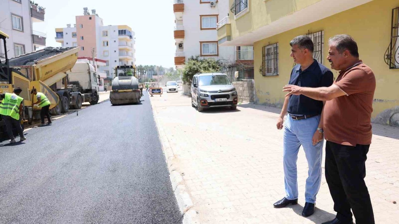 Akdeniz’de sokaklar sıcak asfaltla yenileniyor