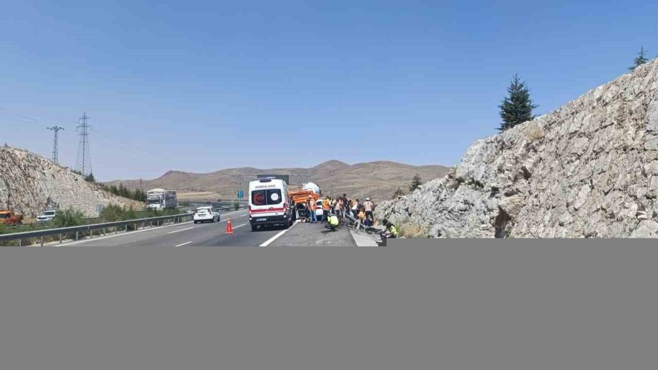 Niğde-Adana Otoyolu’nda kaza: 2’si ağır 6 yaralı
