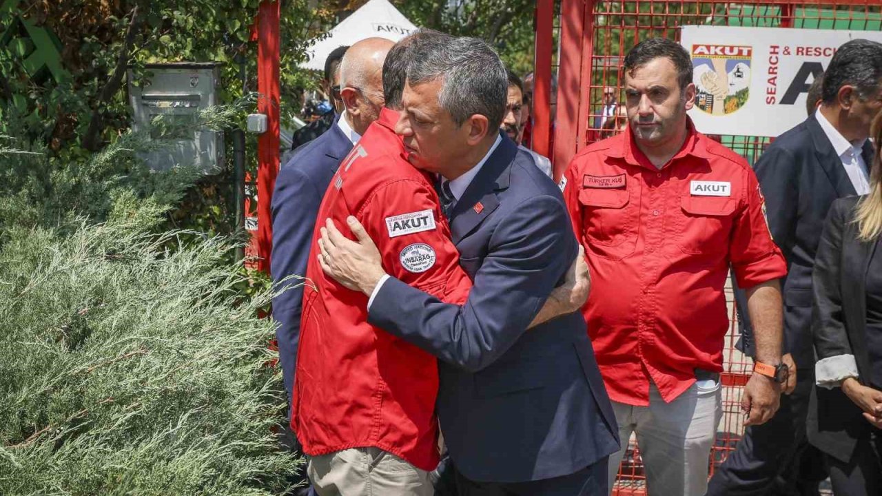 CHP Genel Başkanı Özel’den AKUT’a taziye ziyareti