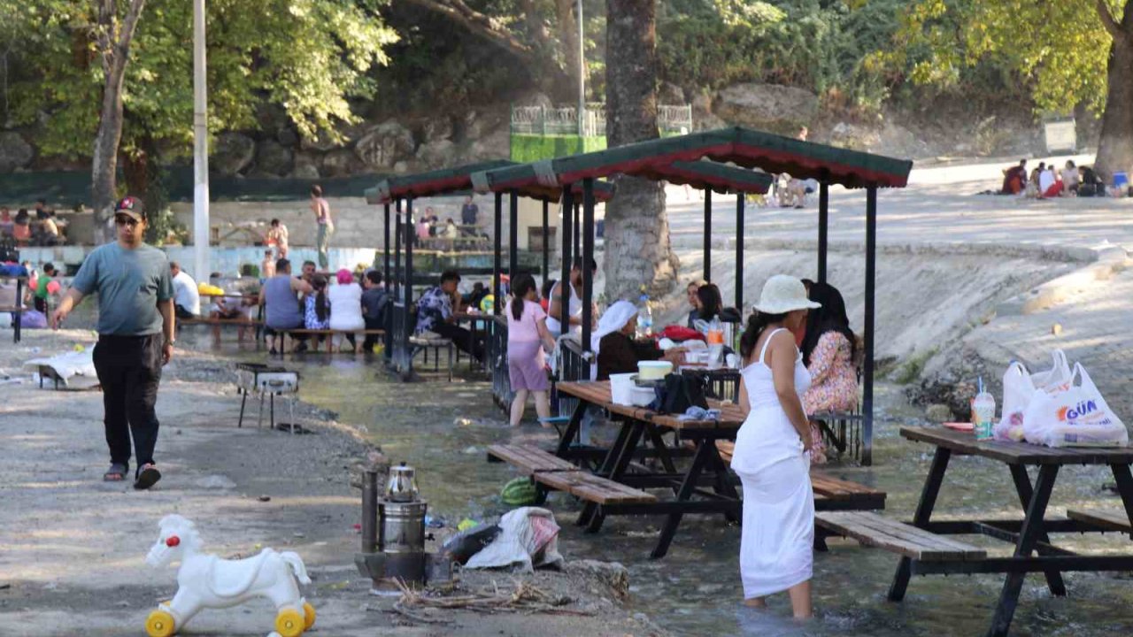 Sıcaklardan bunalan Denizlililer mesire alanlarına akın etti