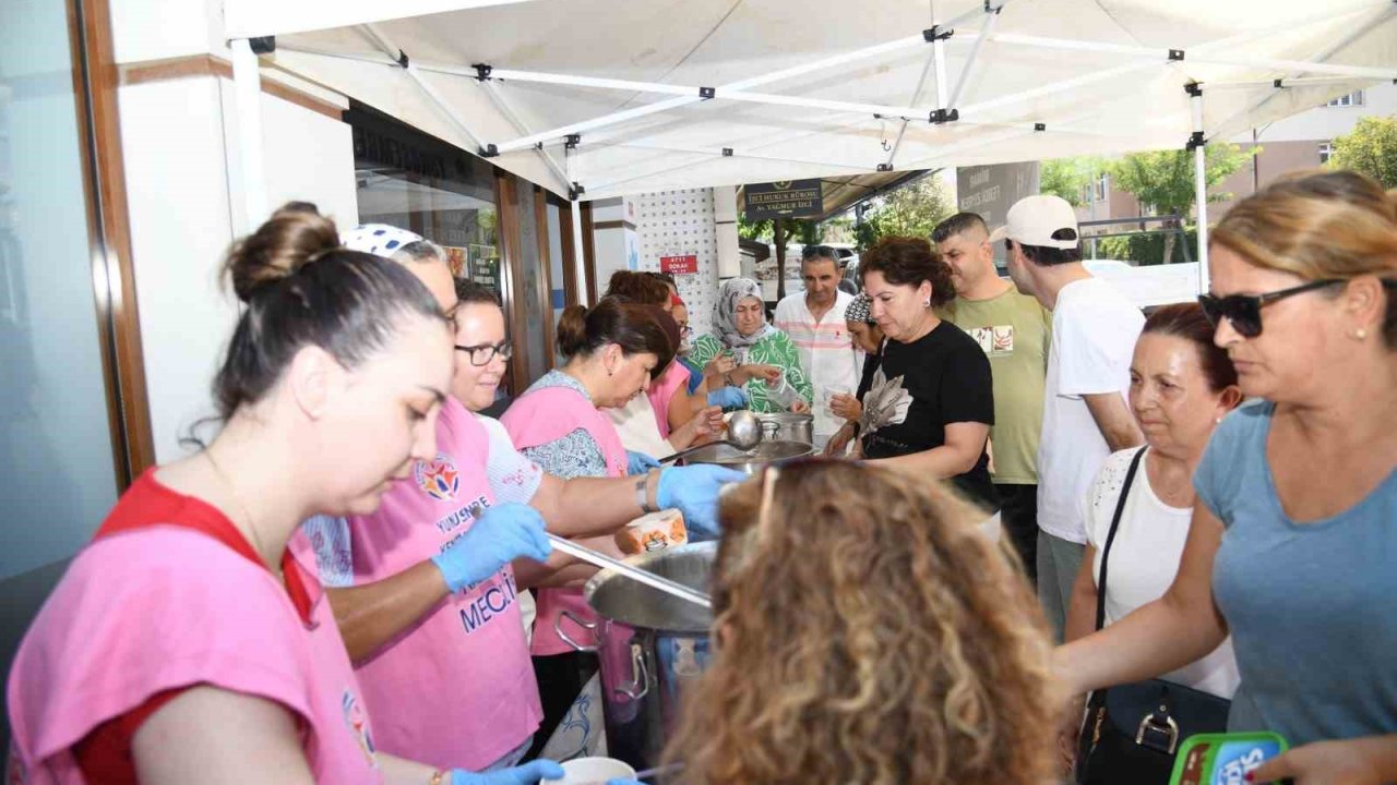 Yunusemre Kent Konseyinden aşure hayrı