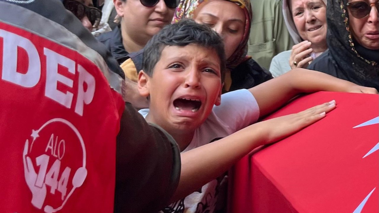 Yangın şehidinin oğlu "Baba, ben sensiz ne yapacağım?" diye feryat etti