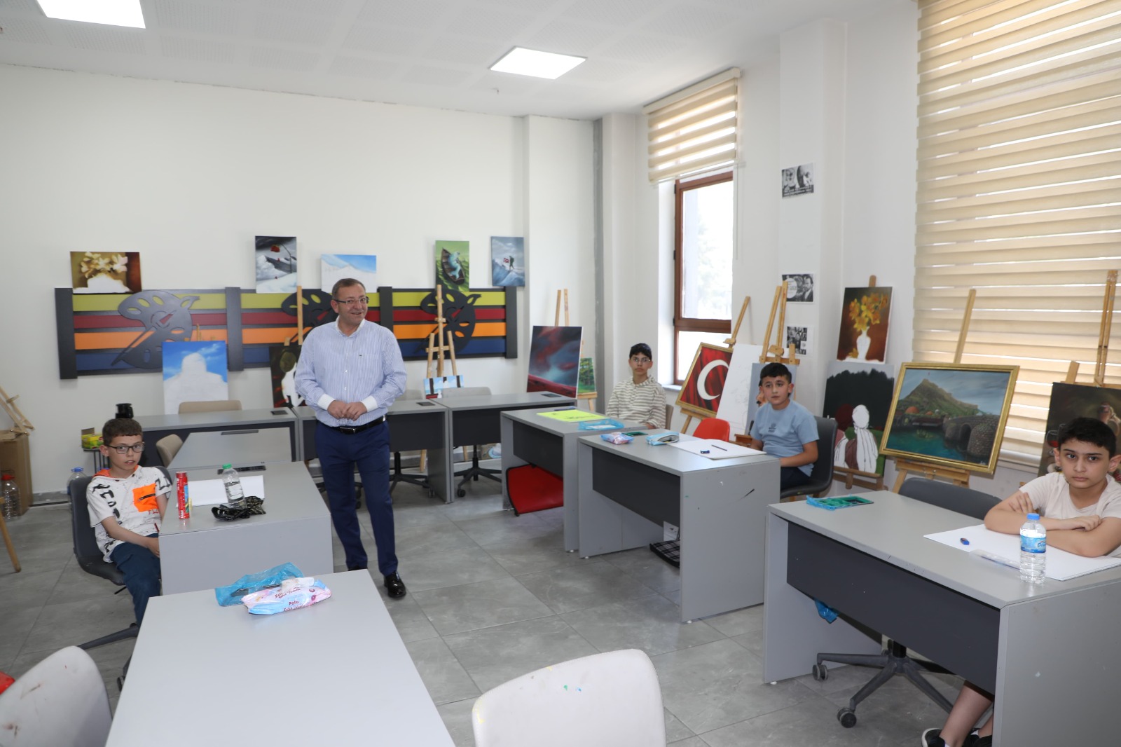 Vali Polat, gençlik merkezi’nde gençlerle buluştu