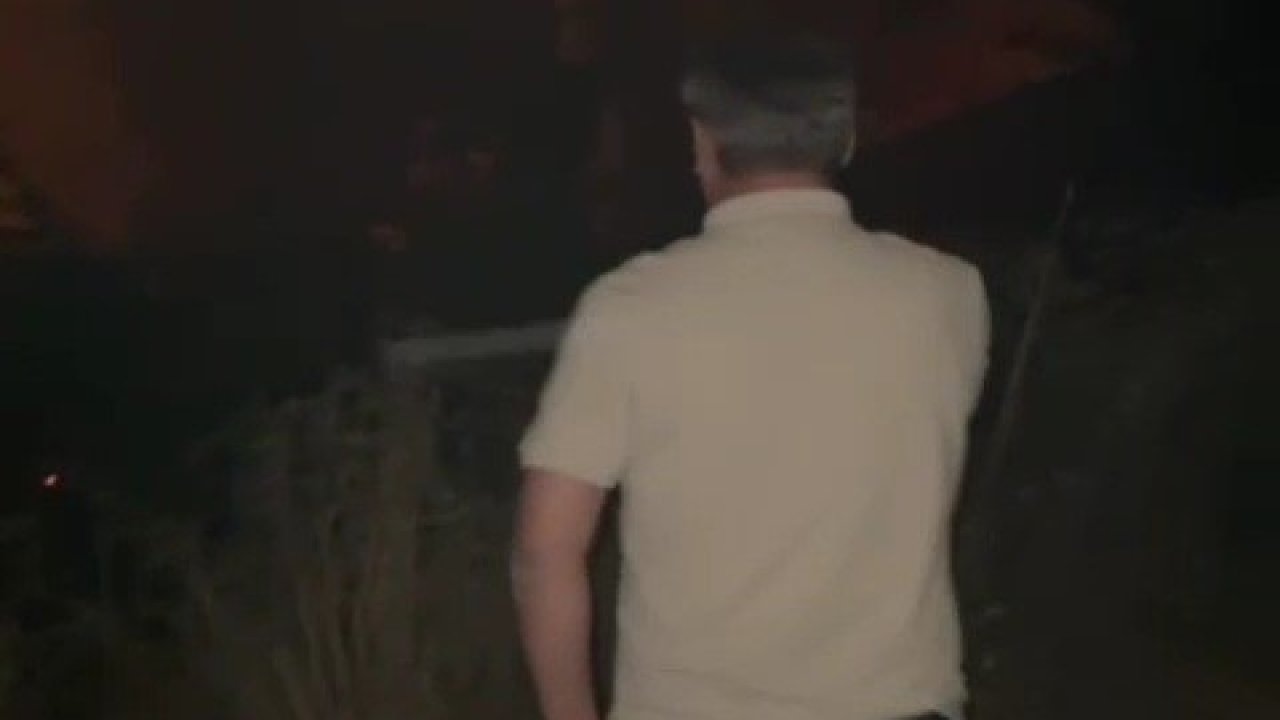 Alevlerin sardığı köye giren başkan Özkan , vatandaşları böyle ikna etti