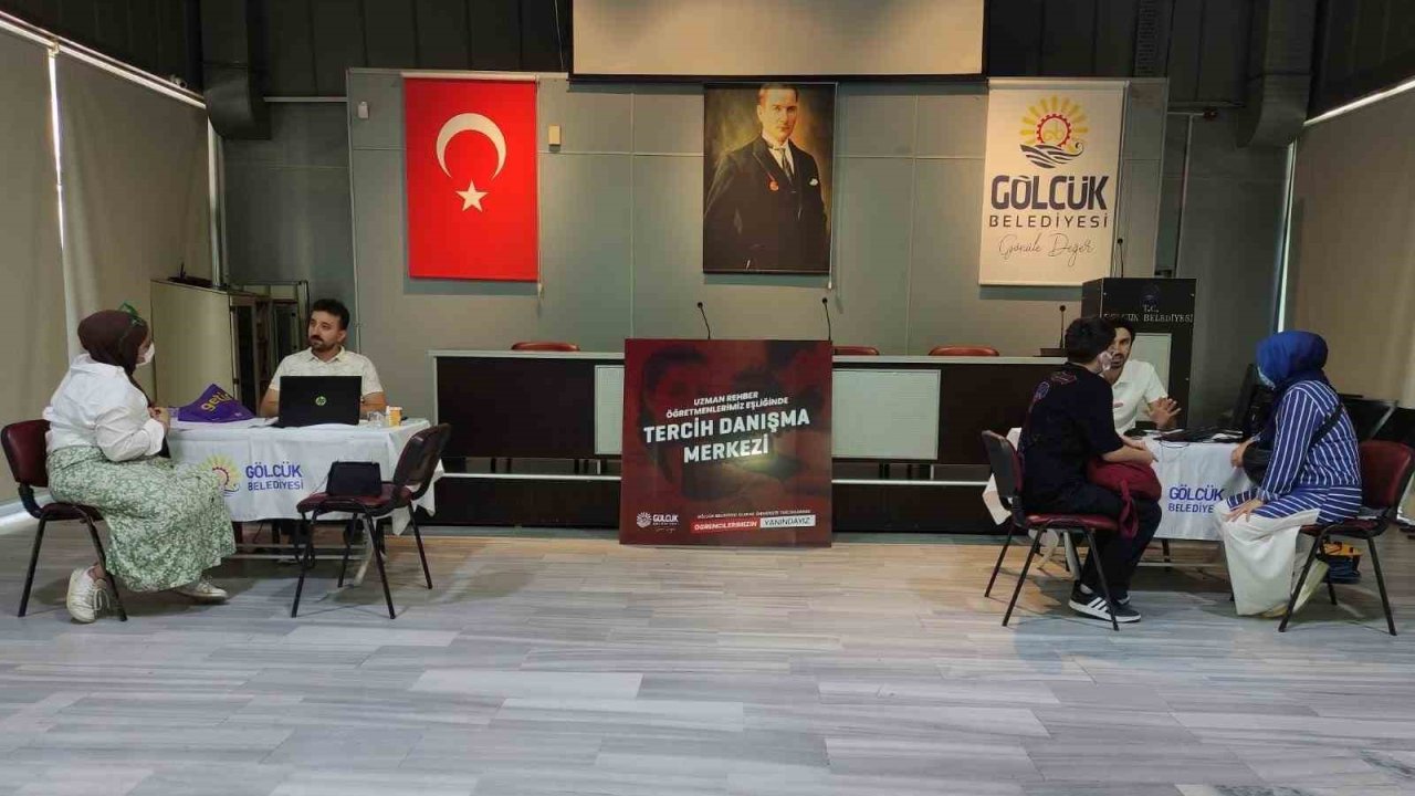 Gölcük’te üniversite adaylarına ücretsiz danışmanlık hizmeti