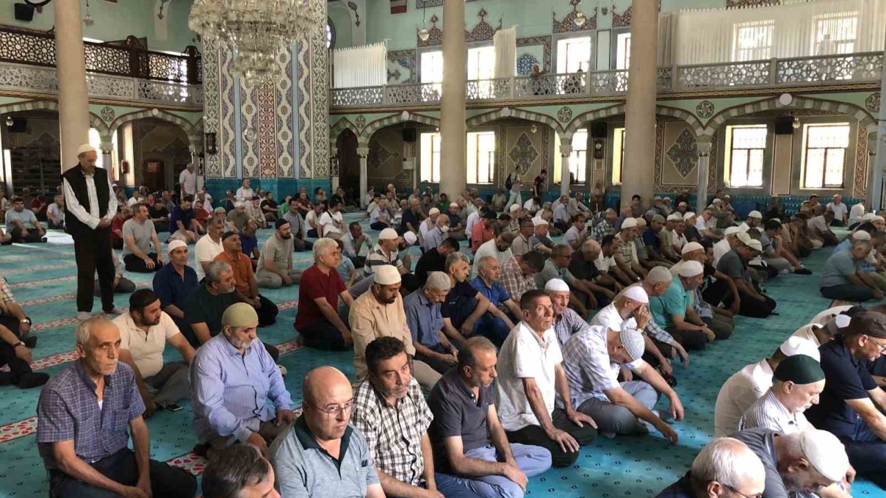 Reşadiye Camii’nde şehitler için program düzenlendi