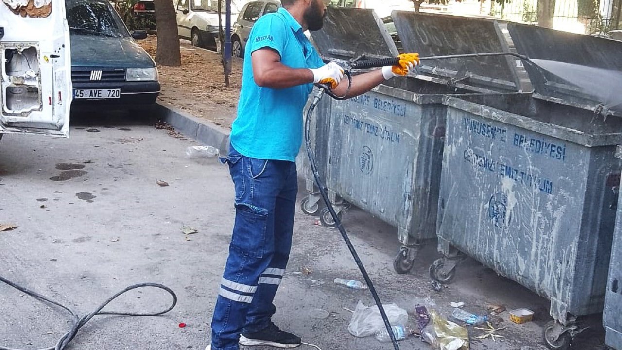 Yunusemre’de çöp konteynerleri dezenfekte ediliyor