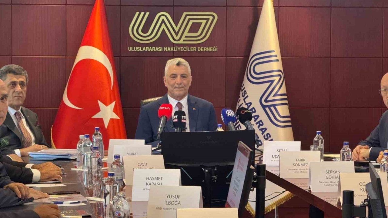 Bakan Bolat: "Türkiye milli gelirinin 13’de 1’ini kara, hava, deniz ve demiryollarından oluşan lojistik sektörü sağlıyor"