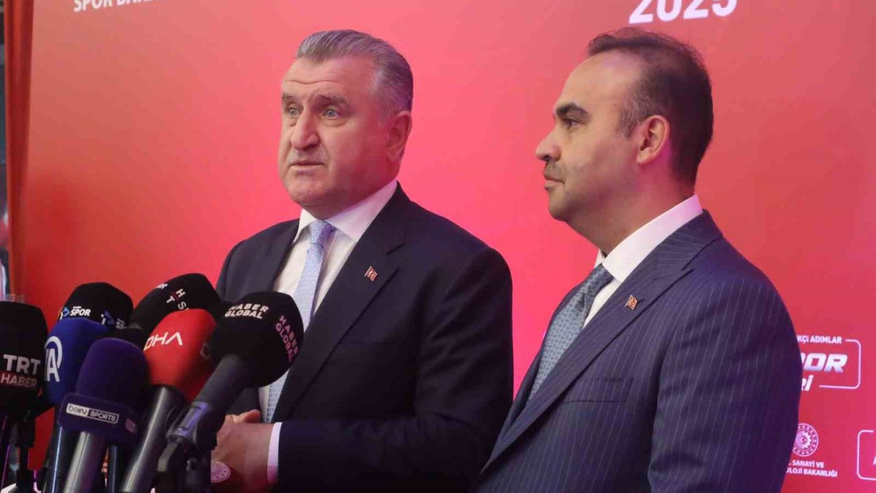 Gençlik ve Spor Bakanı Bak ile Sanayi ve Teknoloji Bakanı Kacır, "Bigg Spor Ödülleri" törenine katıldı