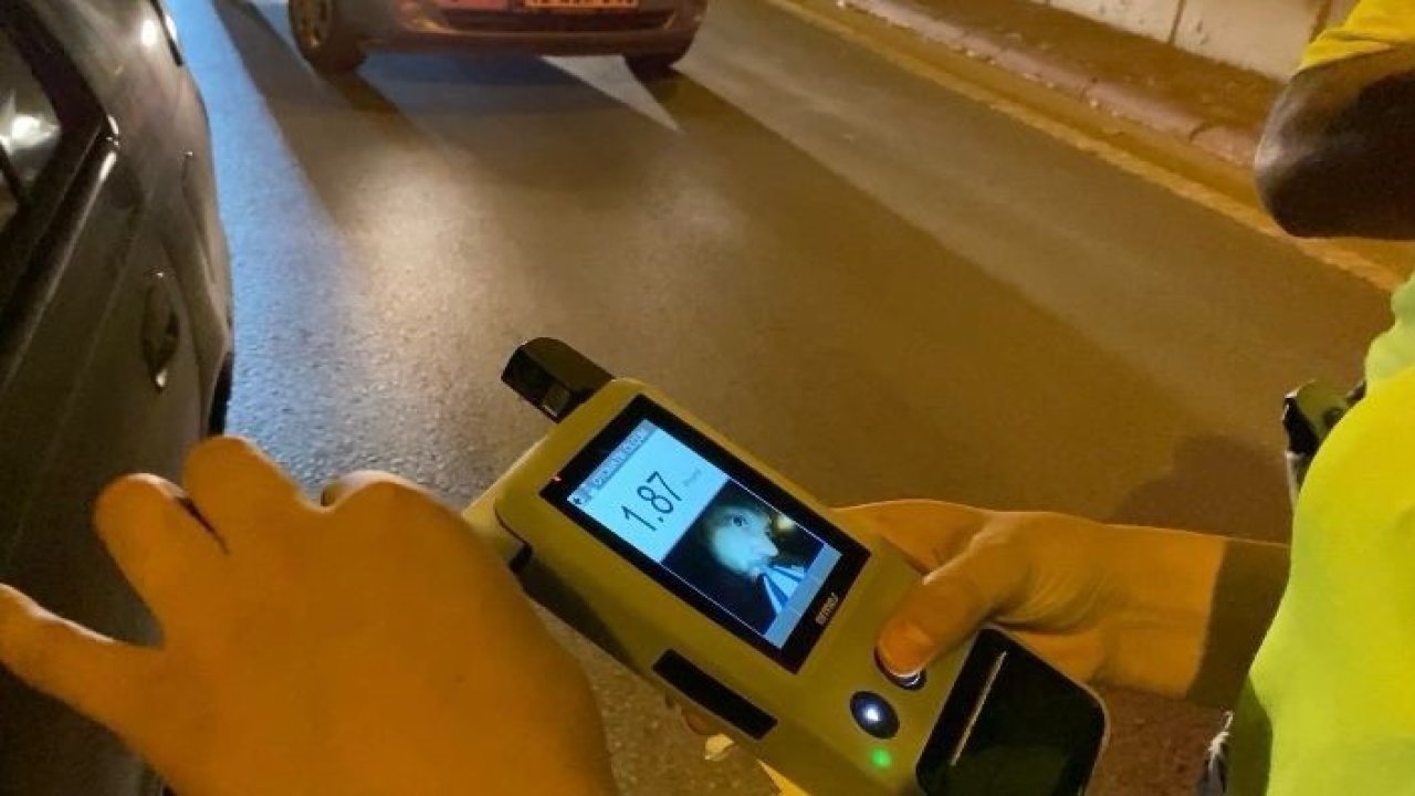 Alkollü çevirmeye girdi, ehliyeti gidince depremleri daha önceden bildiğini iddia etti