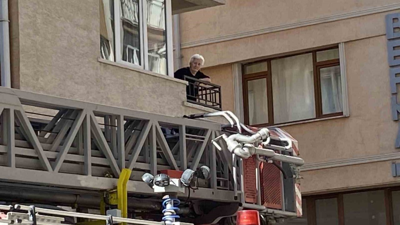 Fırın bacasında yangın çıktı, mahalleli o anları endişeyle izledi