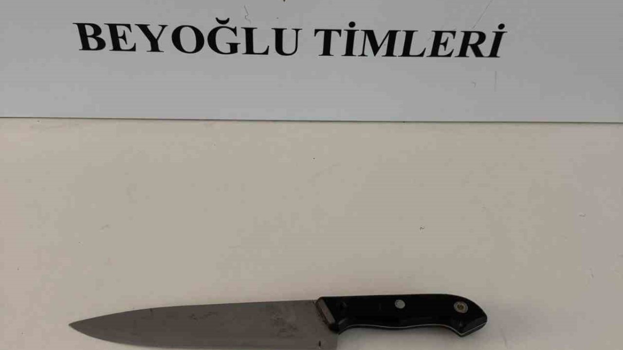 Beyoğlu’nda laf atma kavgası kanlı bitti:1 ağır yaralı