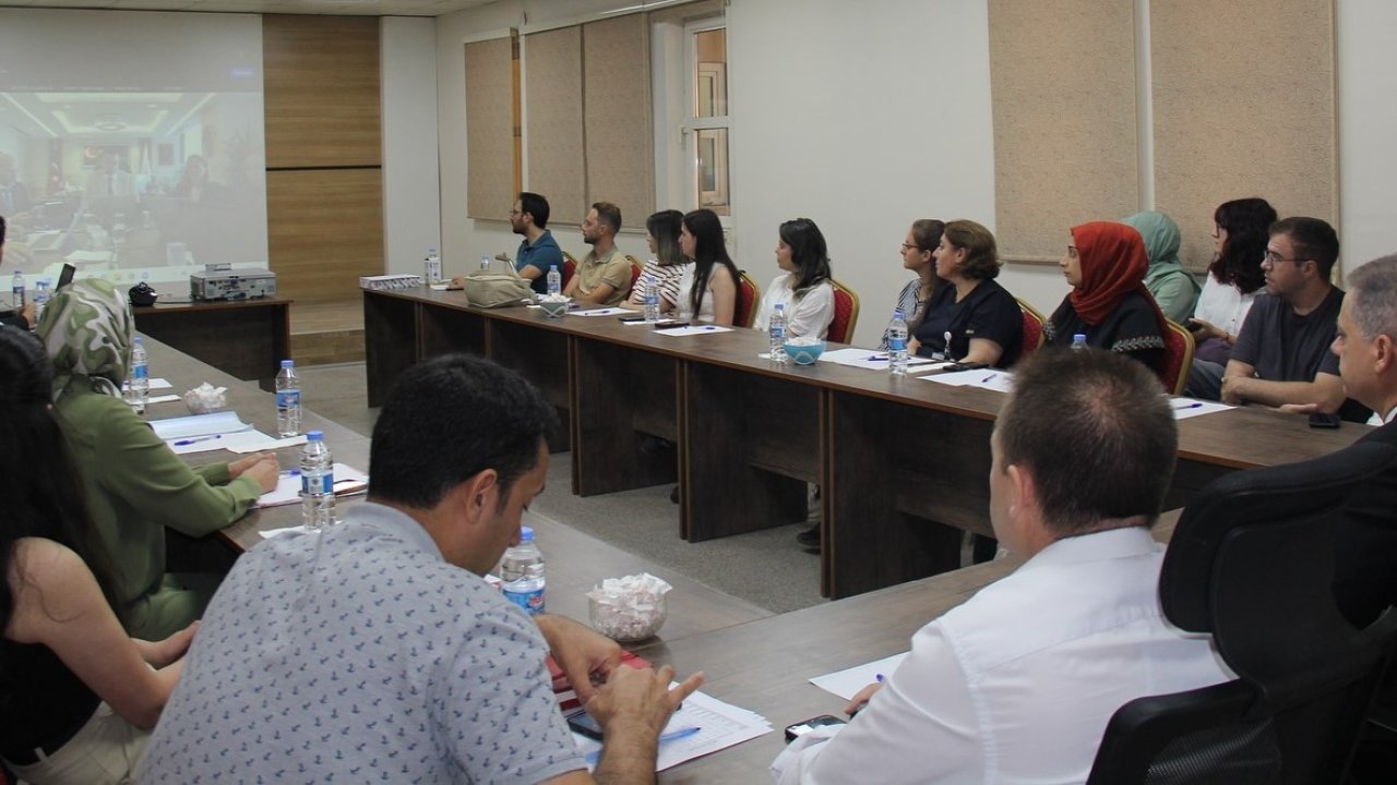 Kamu hastanelerinin durumu toplantıda değerlendirildi