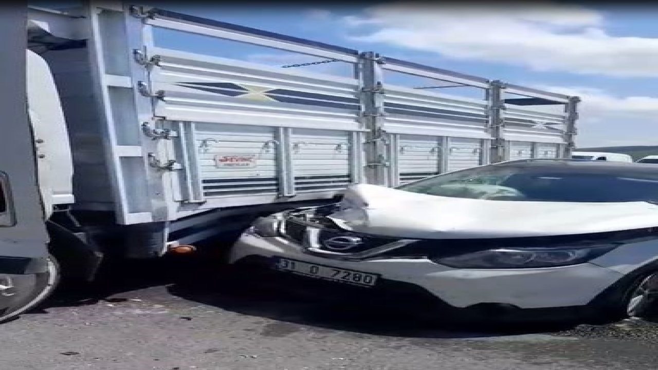 Ardahan’da kamyonet ile otomobil çarpıştı: 1 yaralı