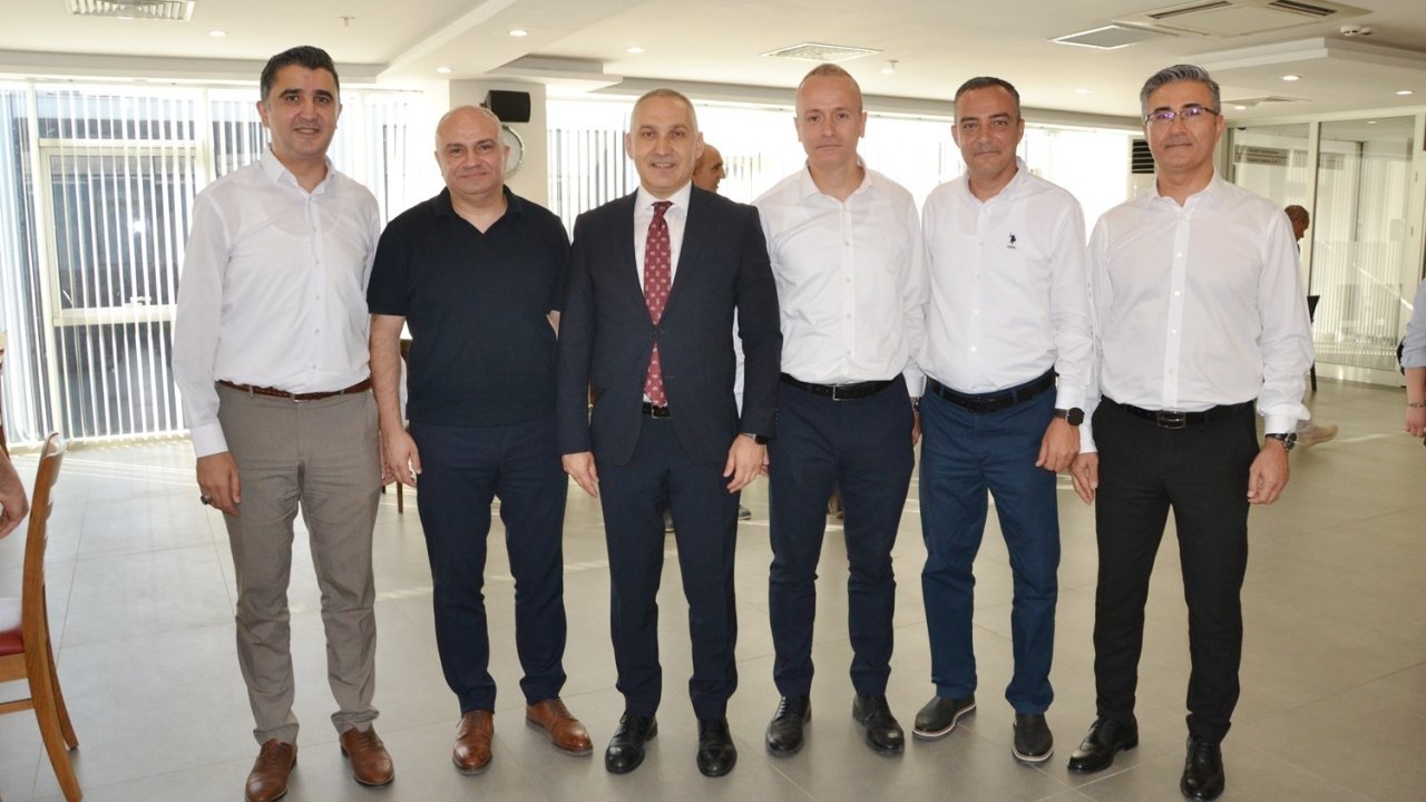 Müdür Öztürk dualarla görevine veda etti