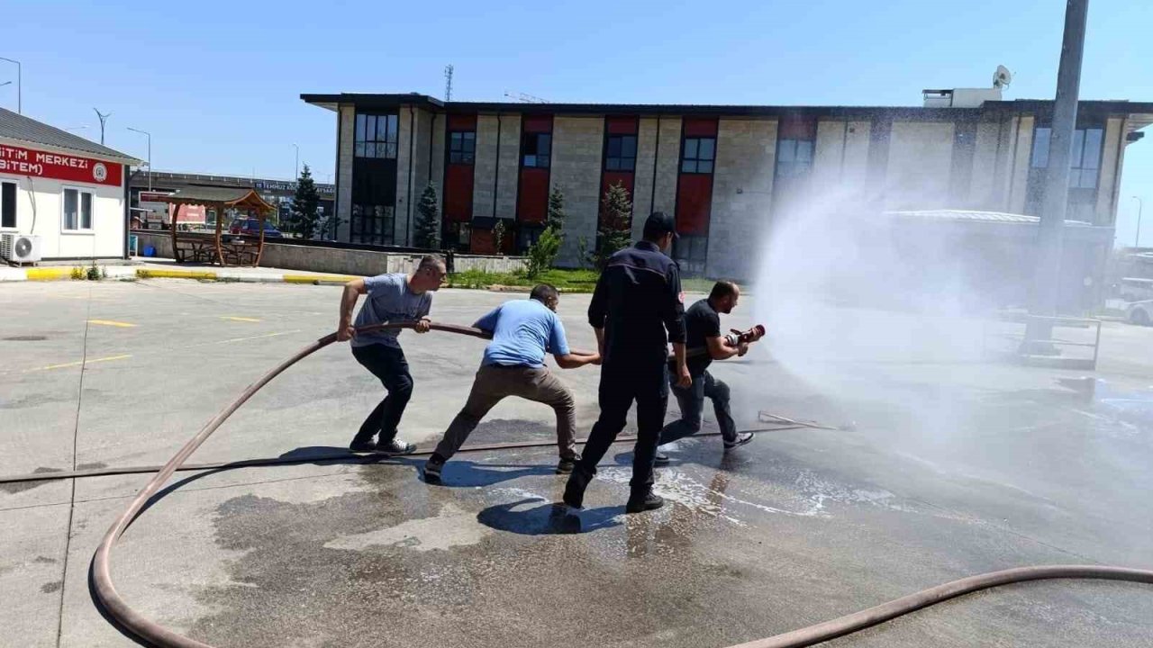 Sanayi kuruluşlarına yangın eğitimi