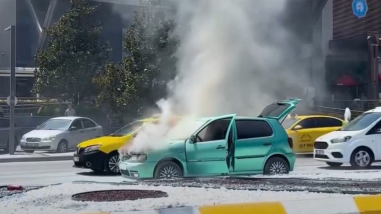 Edirne’de seyir halindeki otomobil alev alev yandı