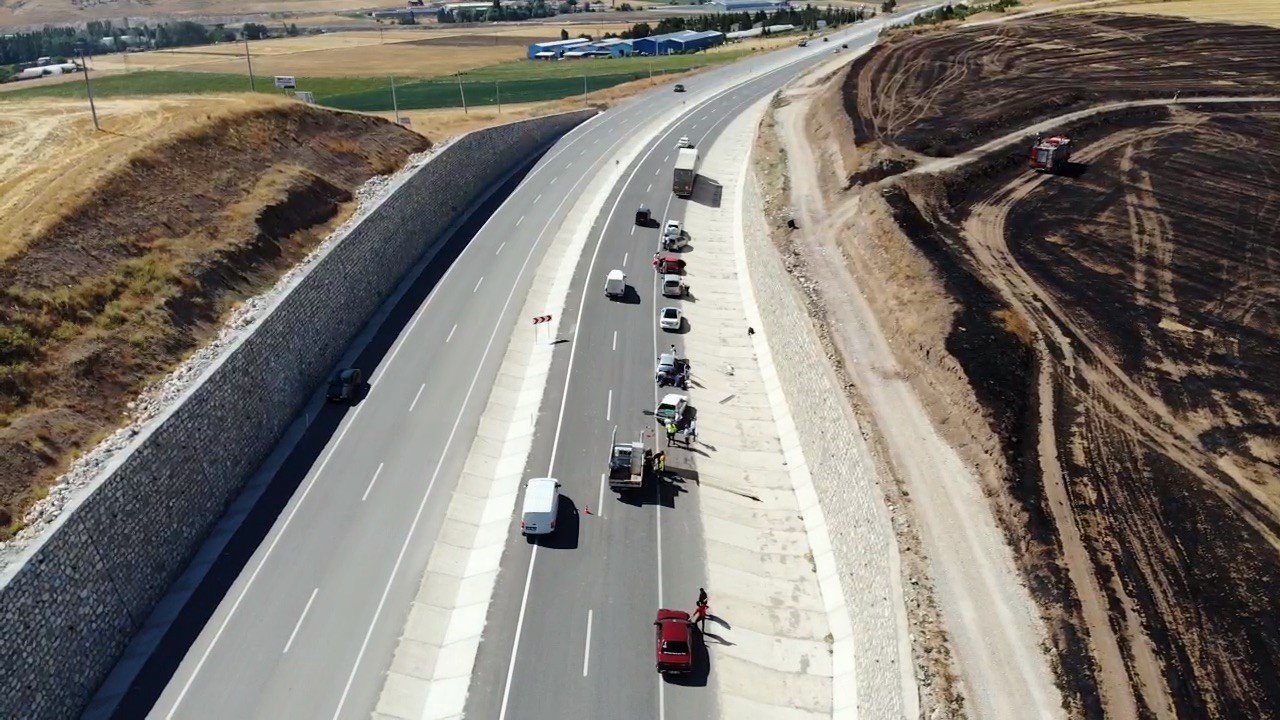 Anız dumanı zincirleme kazaya neden oldu: 7 araç birbirine girdi