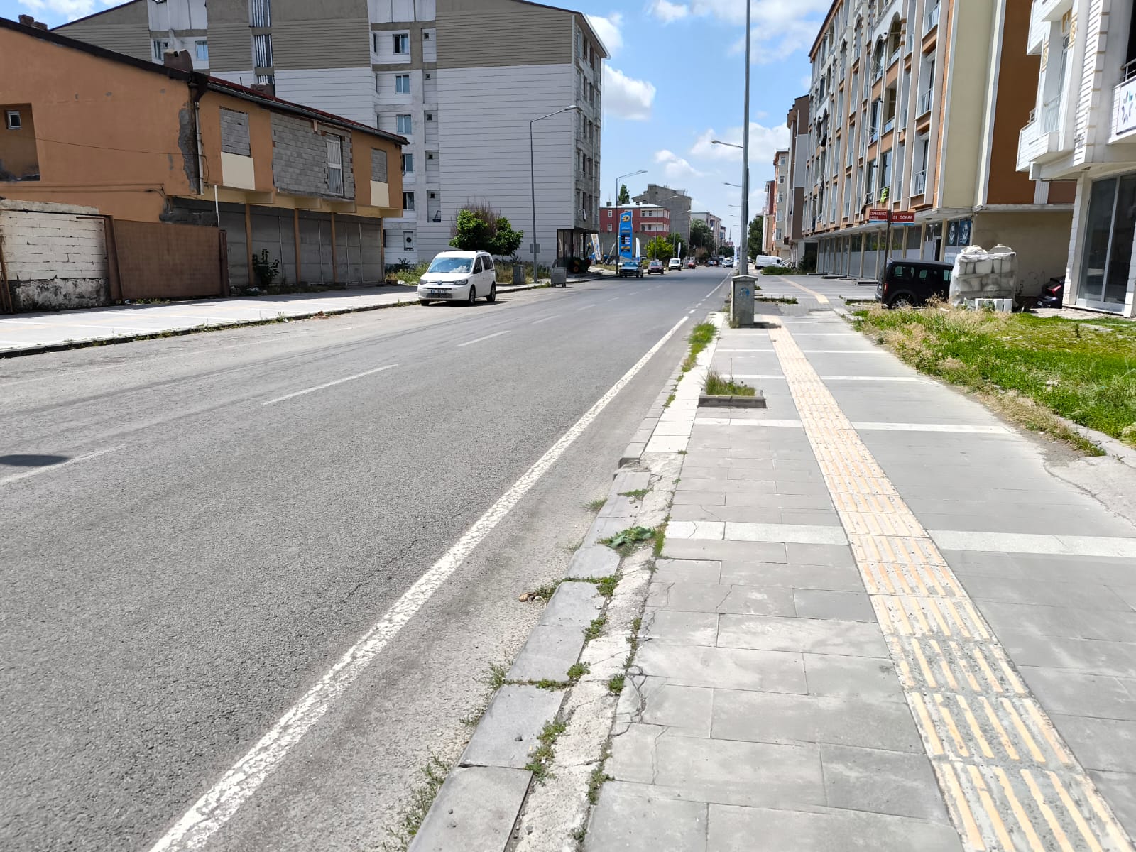 Kars'ta hızlı araçlar mahalle sakinlerini tedirgin ediyor