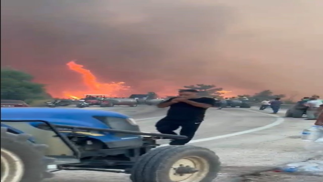 Alevler göğe ulaştı o aldırış etmeden sigarasını yaktı...