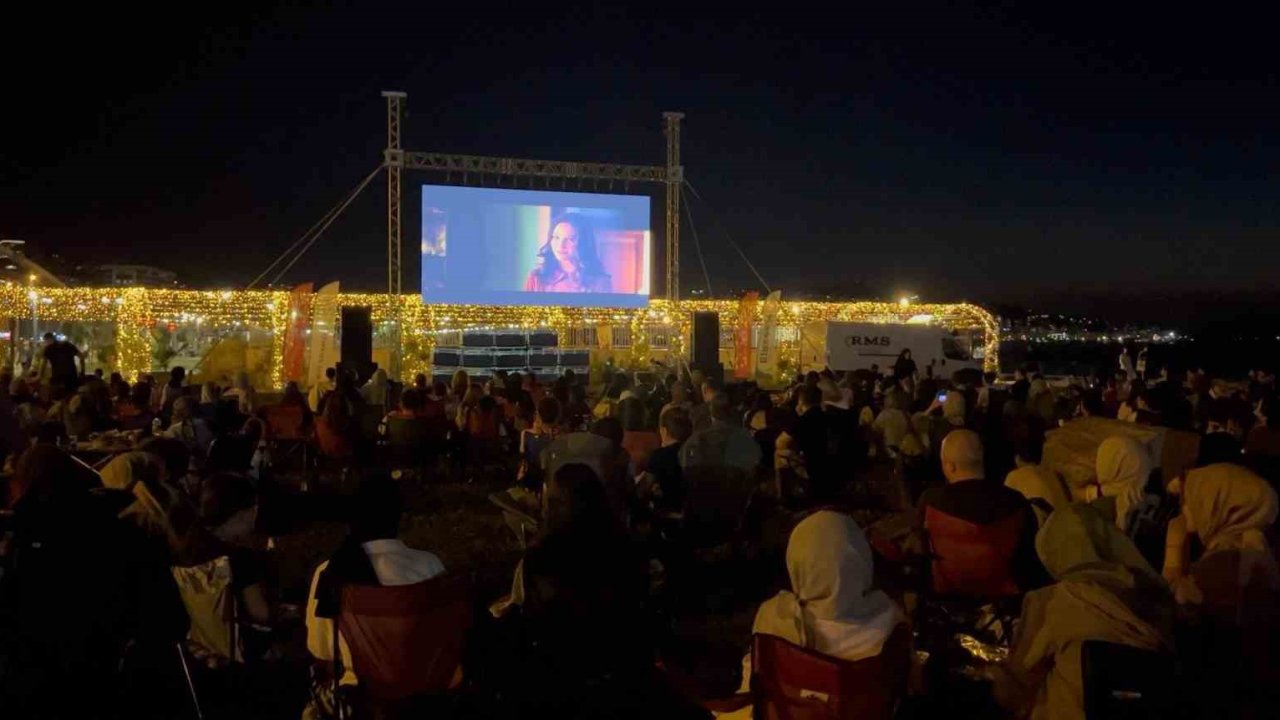 Rize’de açık hava sinemasına etkinliği