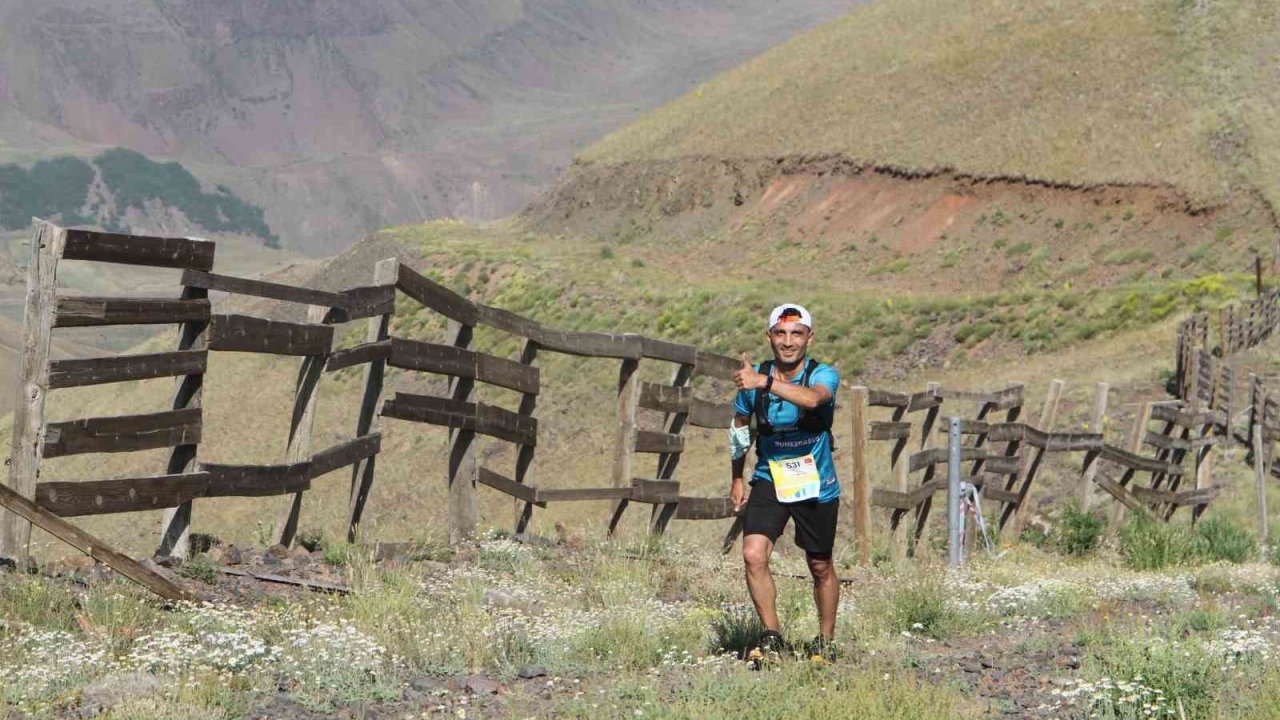 Palandöken’in zirvesine zorlu koşu