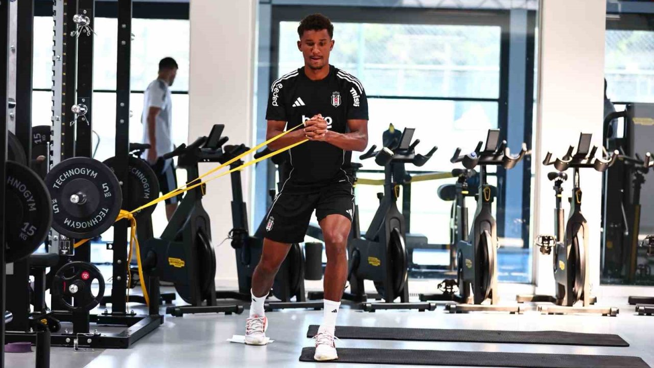 Beşiktaş, günün ikinci antrenmanında salonda çalıştı