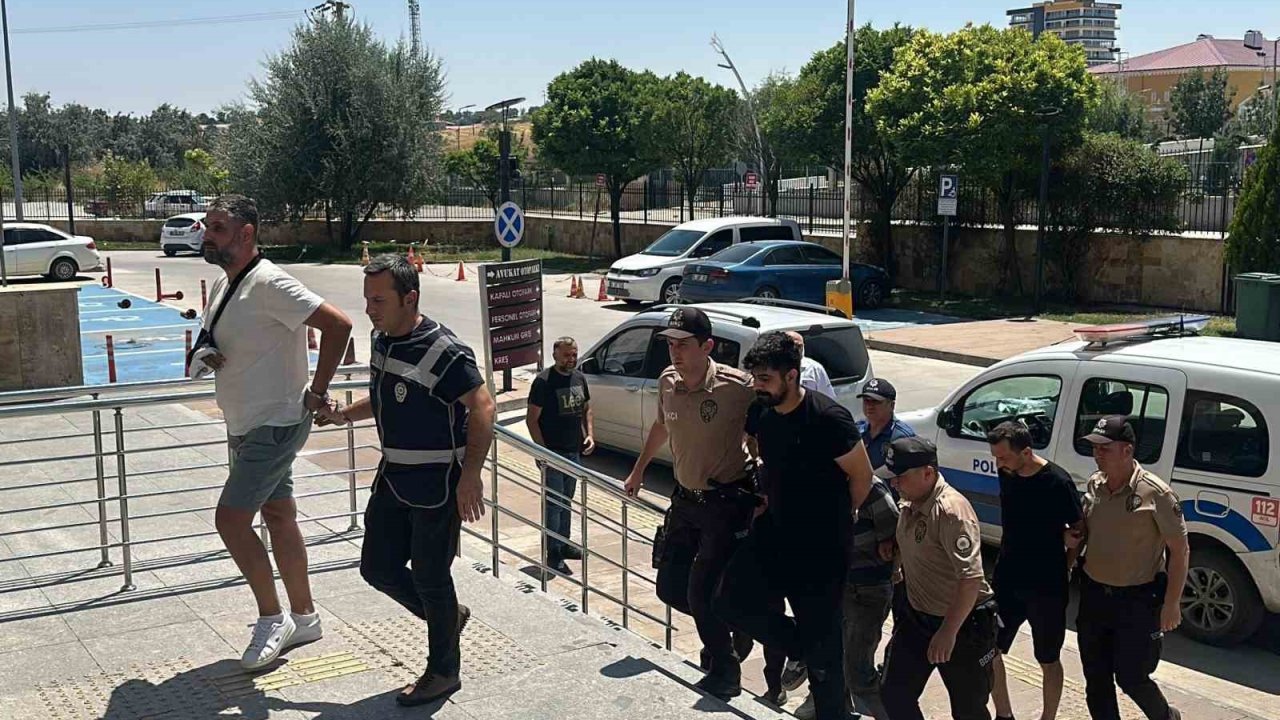 Uşak’ta 2 kişinin hayatını kaybettiği toprak kayması olayında şüpheli 2 kişi tutuklandı