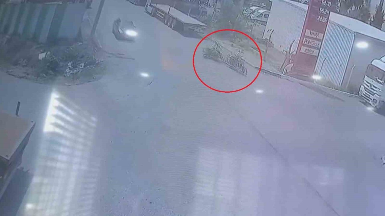 Motosikletlerin çarpışmasıyla yere savruldular