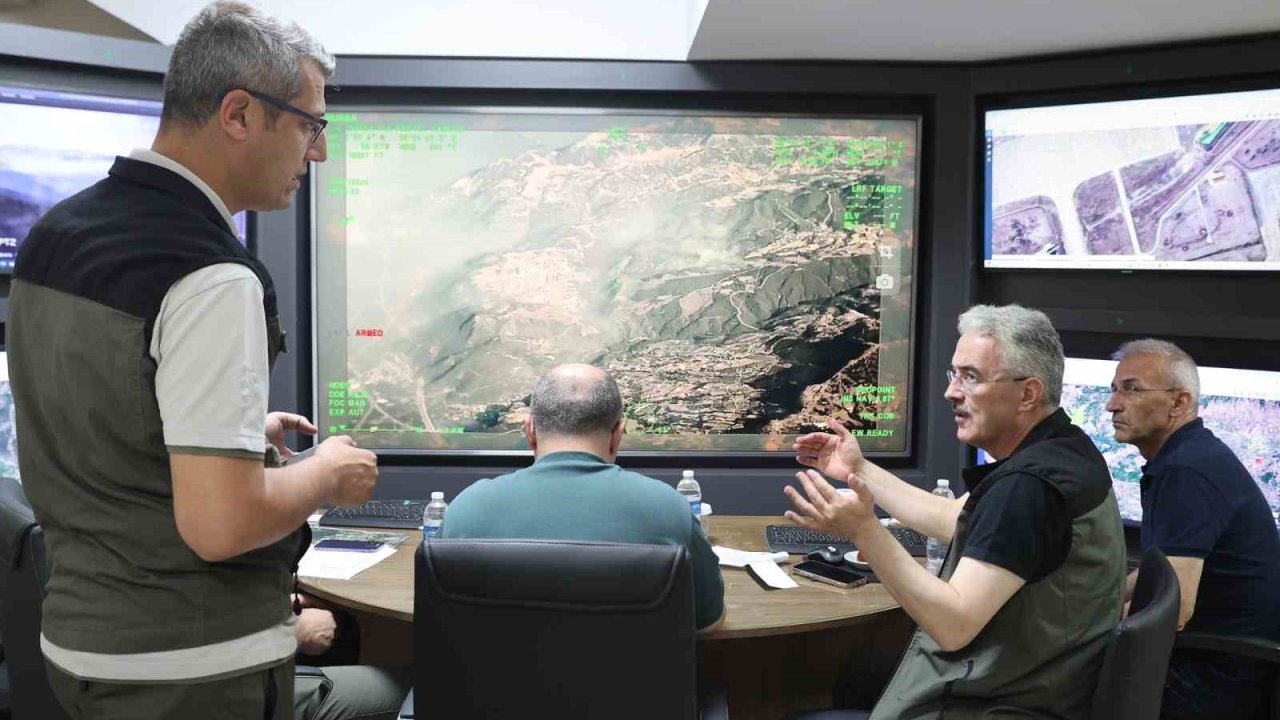 Bakan Yardımcısı ve Bursa protokolü orman yangınlarını yakından takip ediyor