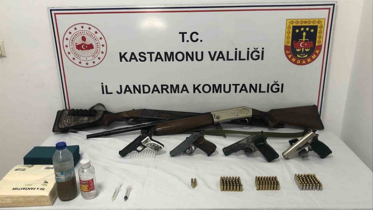 Kastamonu’da silah kaçakçılarına yönelik jandarmadan operasyon: 4 gözaltı